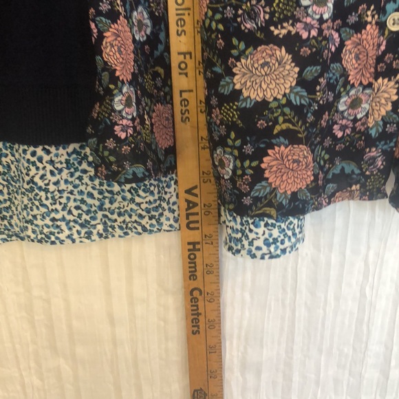 LOFT Size LP lot 2 blouses-navy sweater w/ floral hanging shirt & floral blouse - Picture 13 of 13